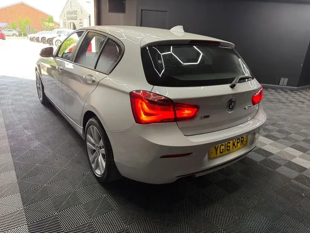Used BMW 120 Sport Line 190 HP (139 kW) 2016 White Hatchback