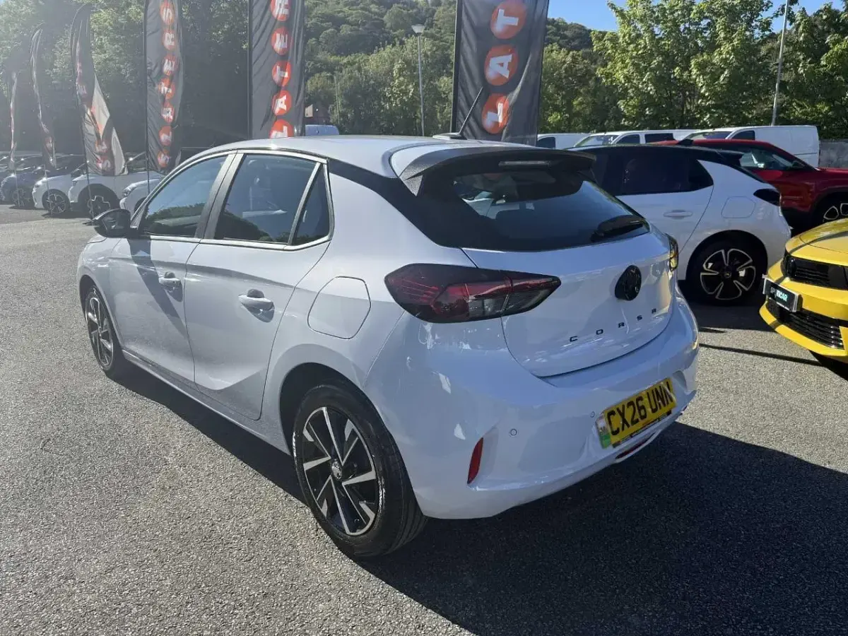 New Vauxhall Corsa Design Edition 99 HP (72 kW) 2026 White Hatchback