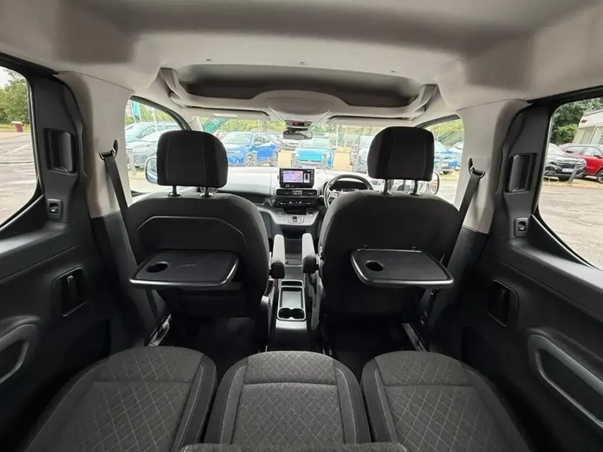 Used Vauxhall Combo Ultimate 98 kW (134 HP) 2024 Blue MPV