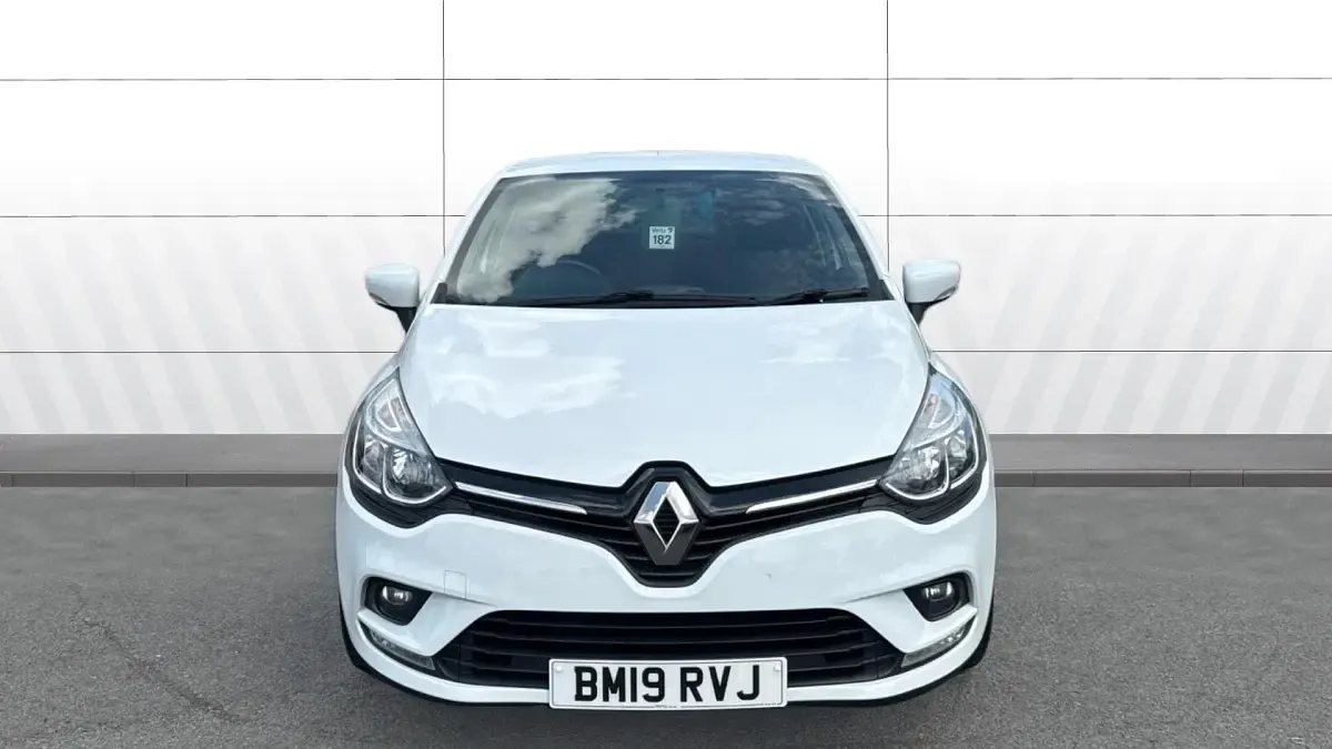 Used Renault Clio Iconic 76 HP (55 kW) 2019 White Hatchback
