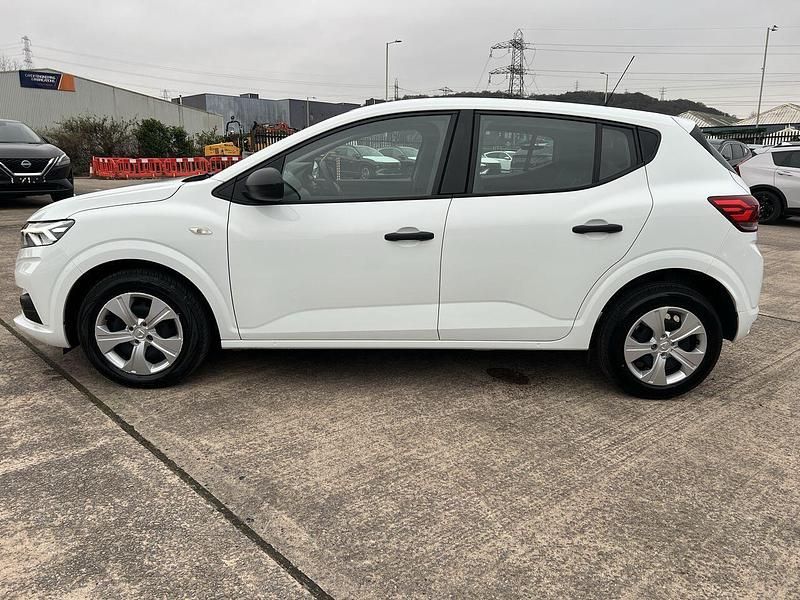 Used Dacia Sandero Essentiel 66 HP (48 kW) 2022 White