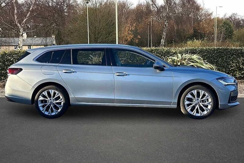 Used Skoda Superb SE L 190 HP (139 kW) 2024 Pebble silver metallic Estate