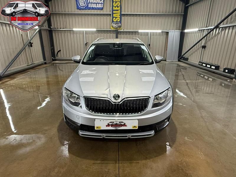 Used Skoda Octavia Scout 4x4 140 HP (102 kW) 2015 Silver Estate