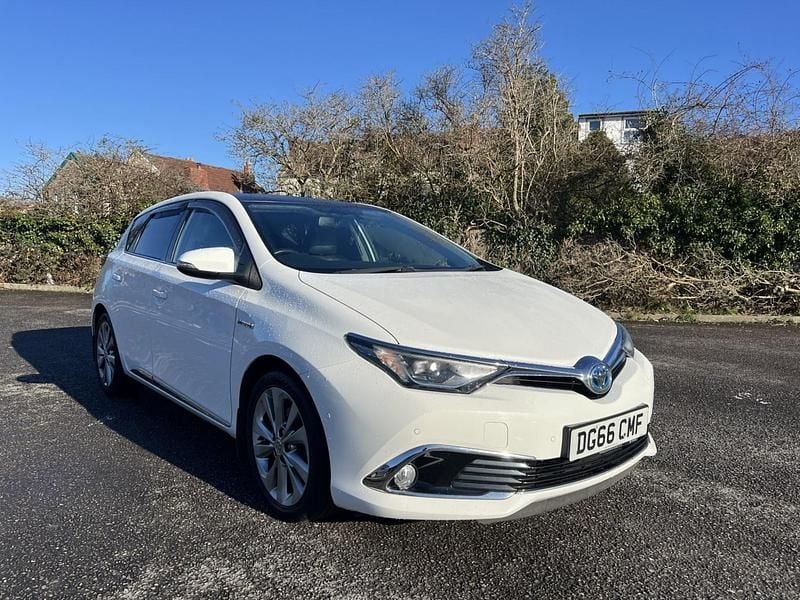 Used Toyota Auris Hybrid 2016 White Hatchback