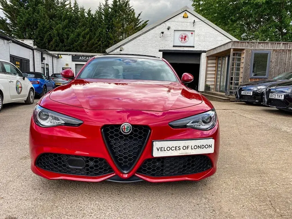 Used Alfa Romeo Giulia Veloce 277 HP (203 kW) 2018 Red Sedan