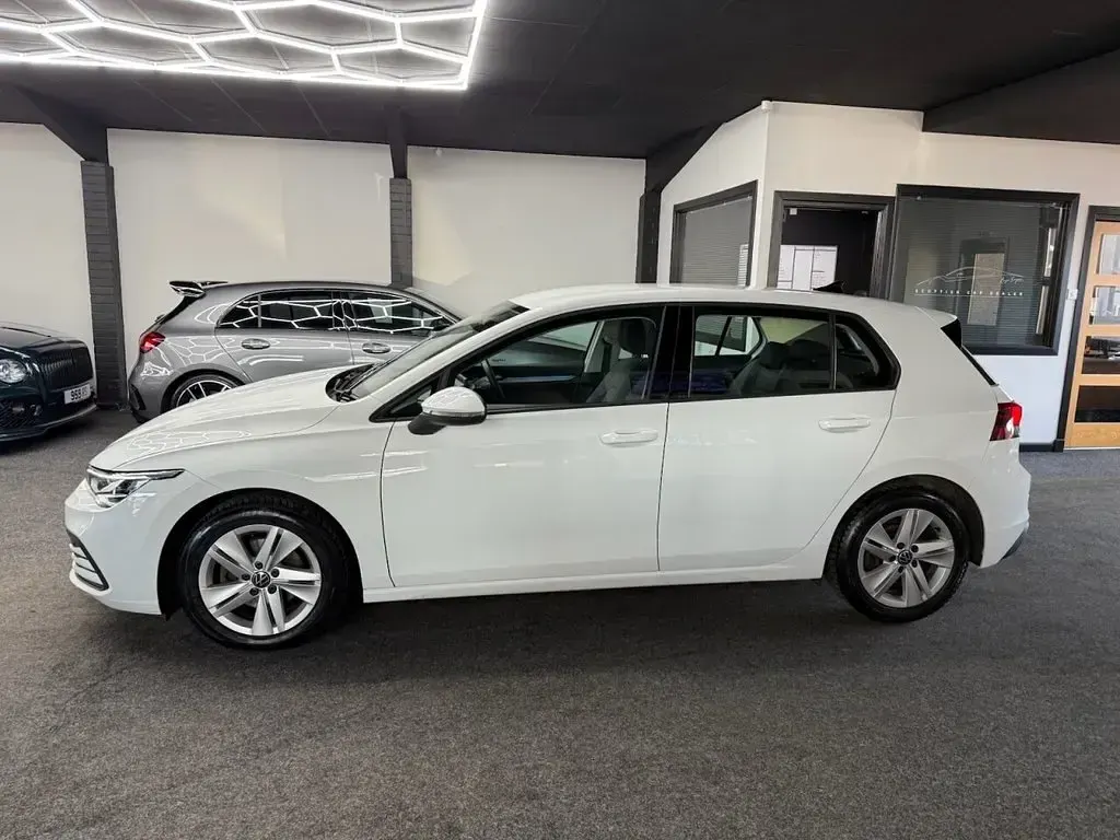 Used VW Golf VII Life 150 HP (110 kW) 2021 White Hatchback