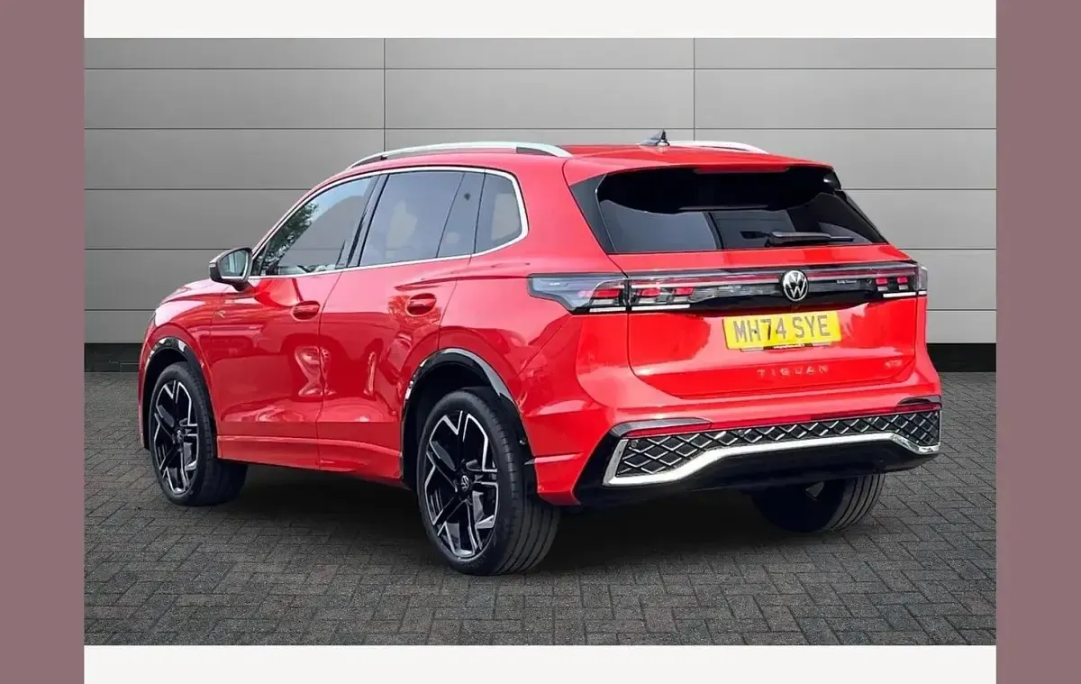 Used VW Tiguan R-line 150 HP (110 kW) 2025 Red SUV