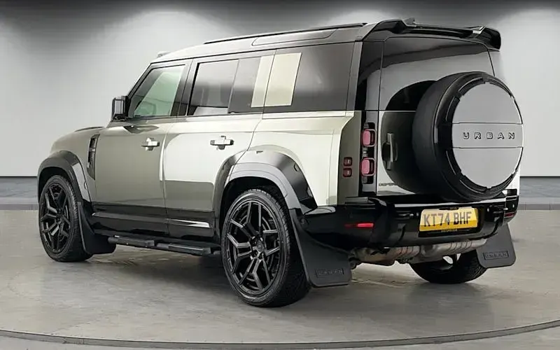 Used Land Rover Defender HSE Dynamic 350 HP (257 kW) 2024 Pangea green SUV