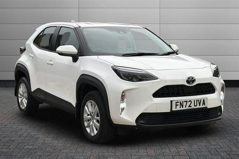 Pure white Used 2022 Toyota Yaris Cross SUV | £19,350 (Good price) - Image 1/3