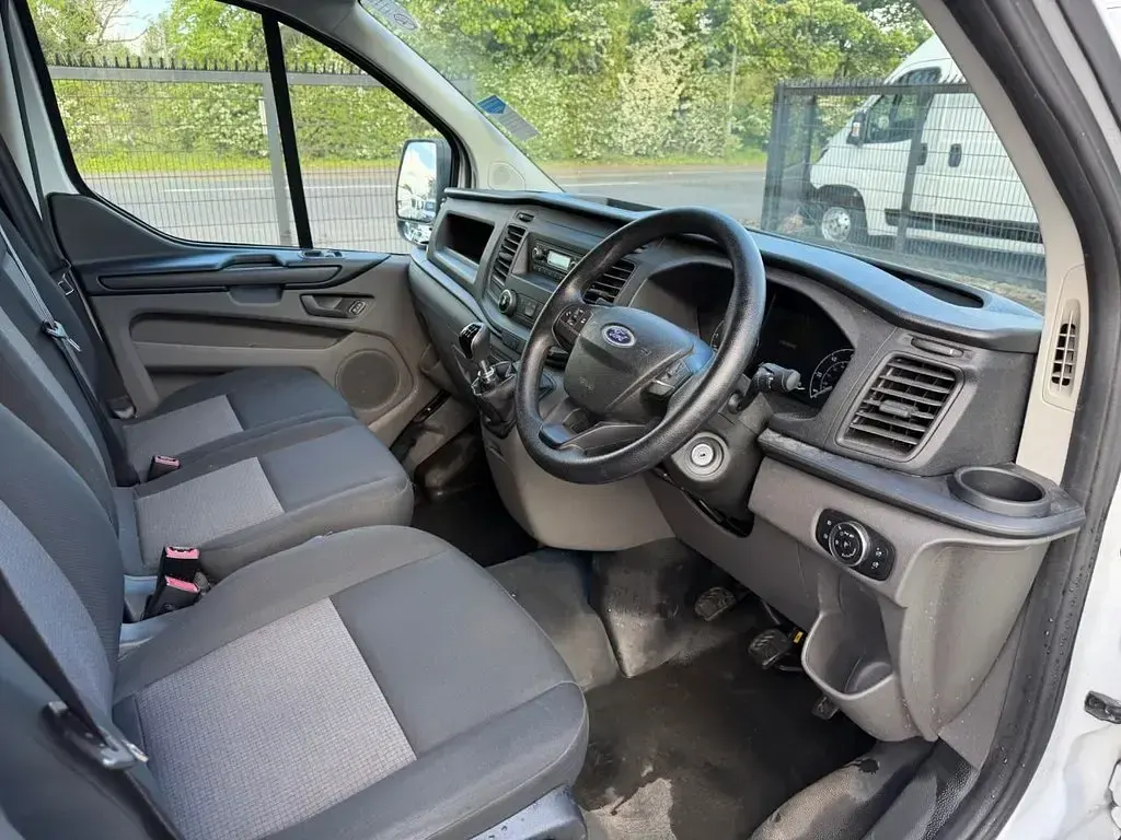 Used Ford Transit Custom 105 HP (77 kW) 2019 White Van