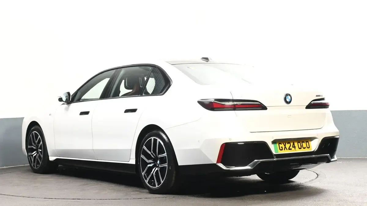Used BMW i7 M Sport 330 kW (449 HP) 2024 White Sedan
