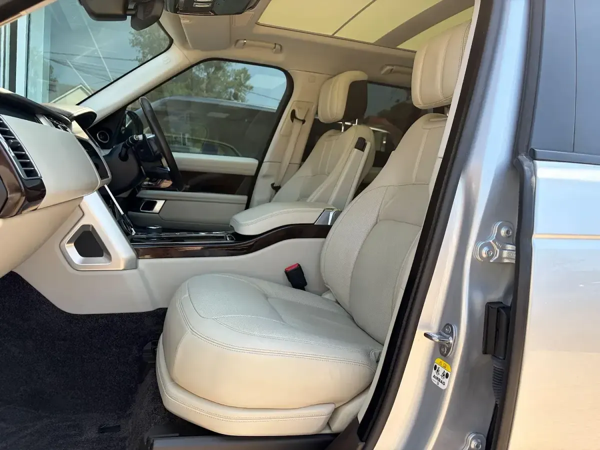 Used Land Rover Range Rover Vogue SE 404 HP (297 kW) 2018 Silver SUV