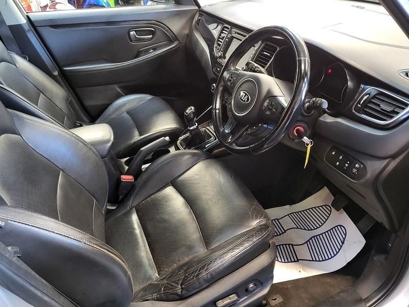 Used Kia Carens 134 HP (98 kW) 2015 Silver MPV