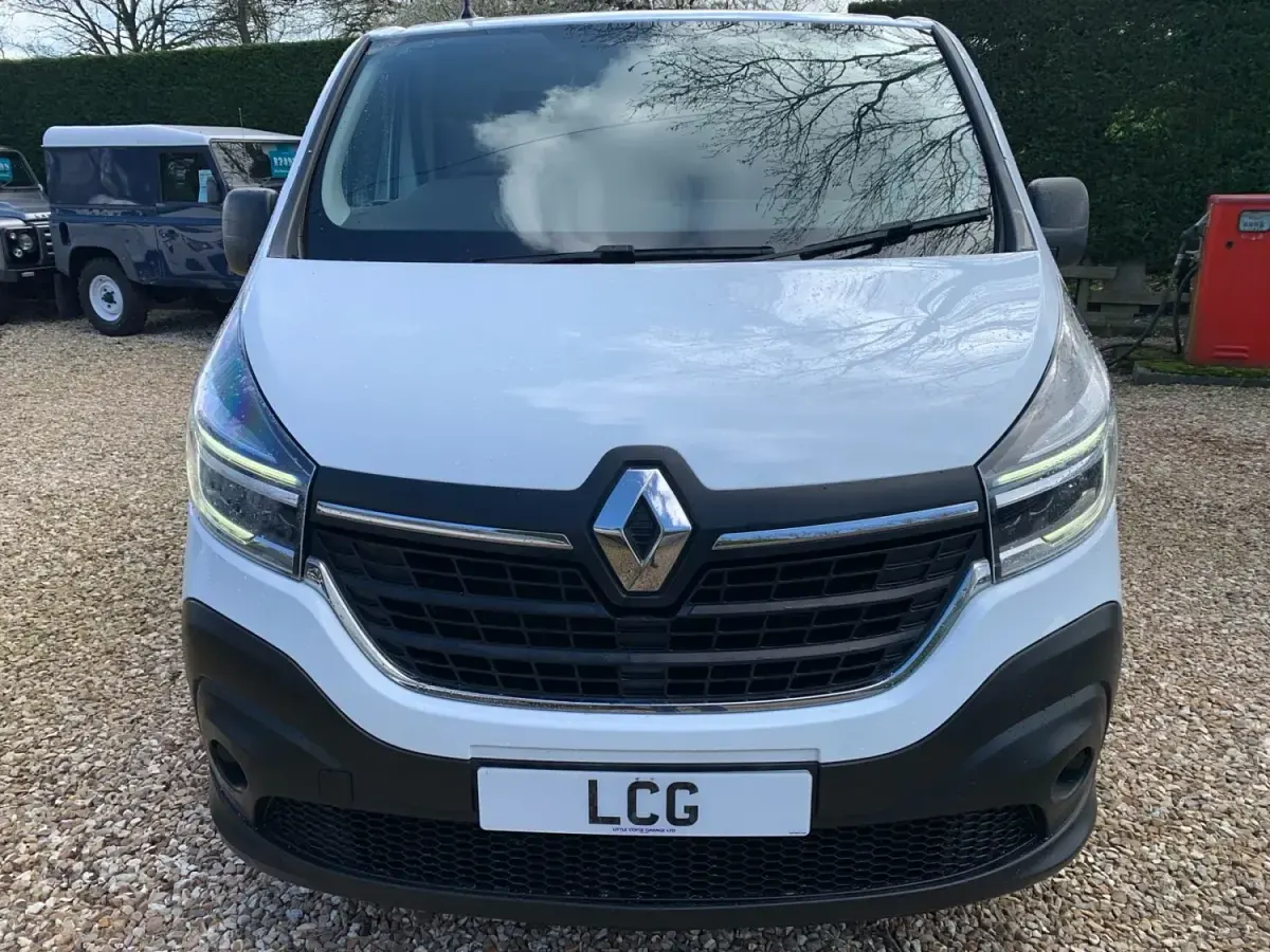 Second-hand Renault Trafic Business 120 CP (88 kW) 2019 Alb Monovolum