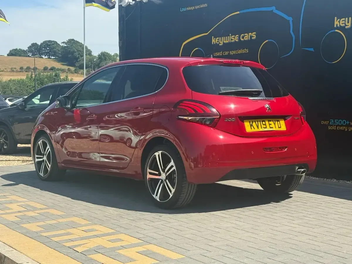 Used Peugeot 208 GT-line 2019 Red Hatchback