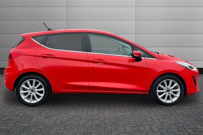Used Ford Fiesta Titanium 100 HP (73 kW) 2019 Race red Hatchback