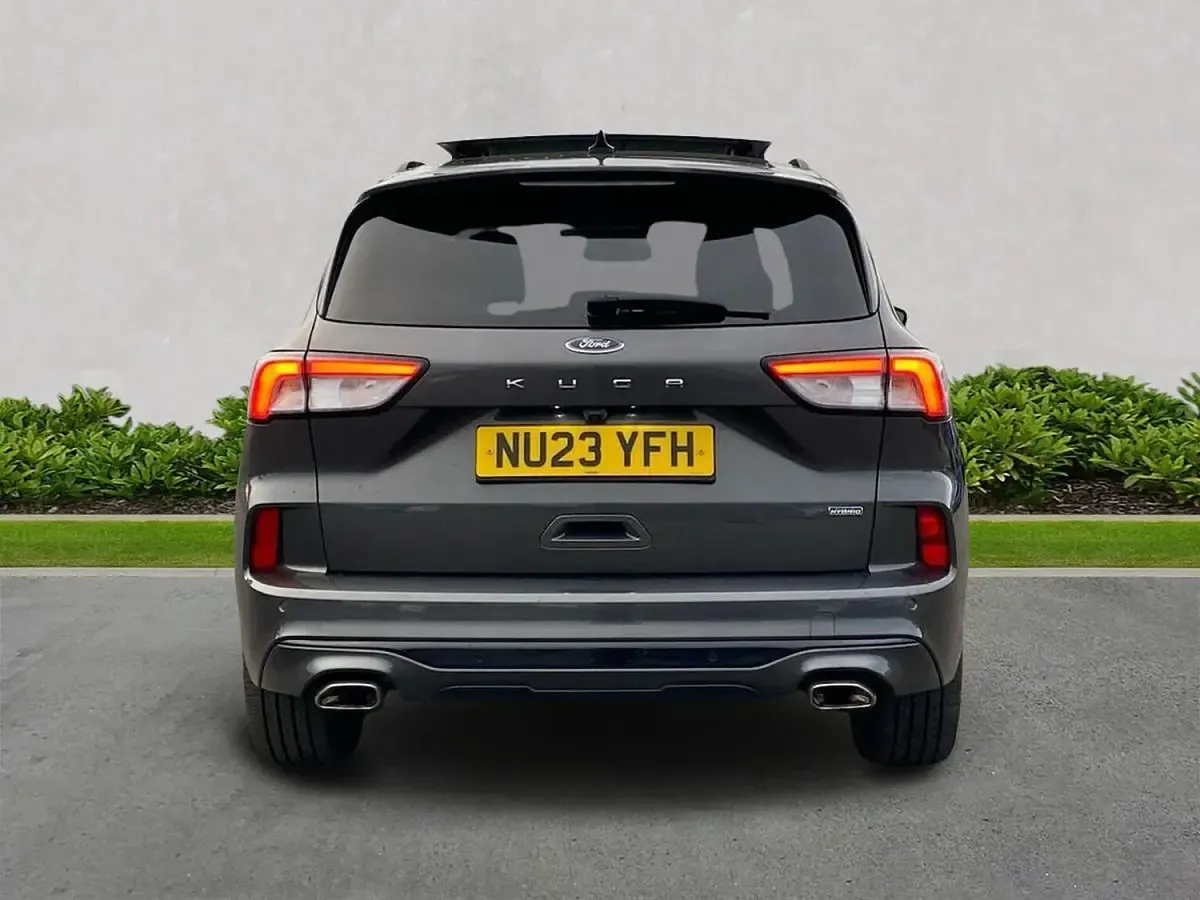 Begagnad Ford Kuga ST-Line X 190 HK (139 kW) 2023 Grå SUV