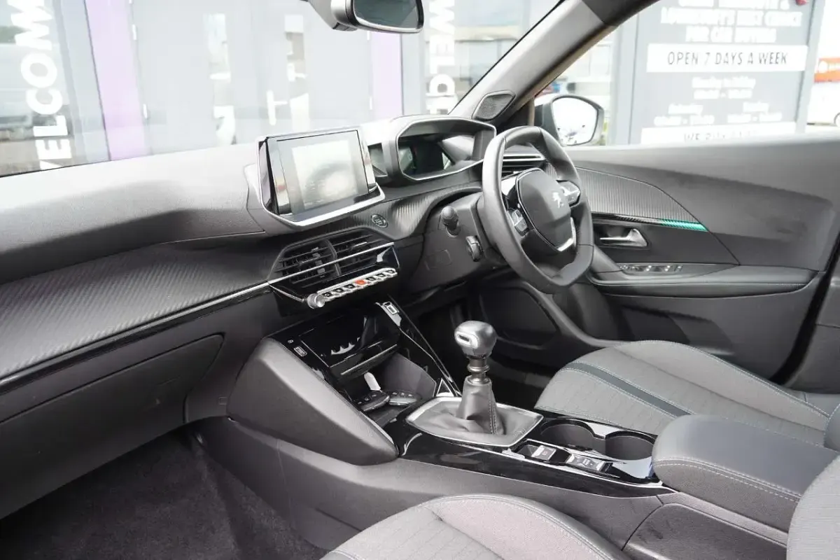 Used Peugeot 2008 Allure+ 100 HP (73 kW) 2023 White SUV