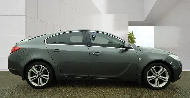 Used Vauxhall Insignia SRi 140 HP (102 kW) 2012 Grey Hatchback