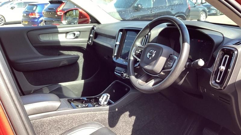 Used Volvo XC40 Inscription 161 HP (118 kW) 2020 Red SUV