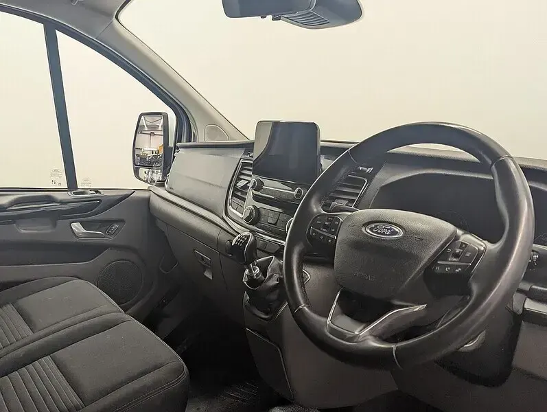 Used Ford Transit Custom Limited 130 HP (95 kW) 2022 Frozen white (solid colour) Van