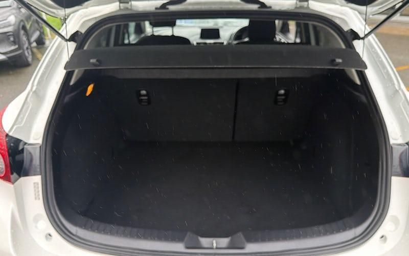 Begagnad Mazda 3 Inclusive 120 HK (88 kW) 2018 Vit Halvkombi