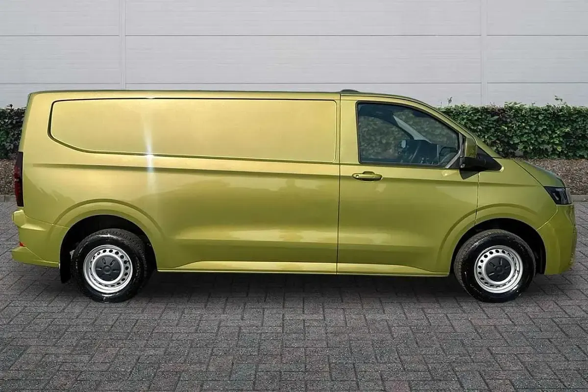 New VW T7 100 kW (136 HP) 2026 Warm green metallic Van