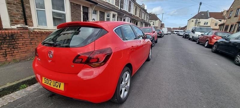 Begagnad Vauxhall Astra SRi 2012 Röd Halvkombi