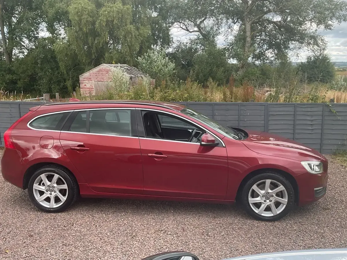 Used Volvo V60 SE 115 HP (84 kW) 2014 Red Estate