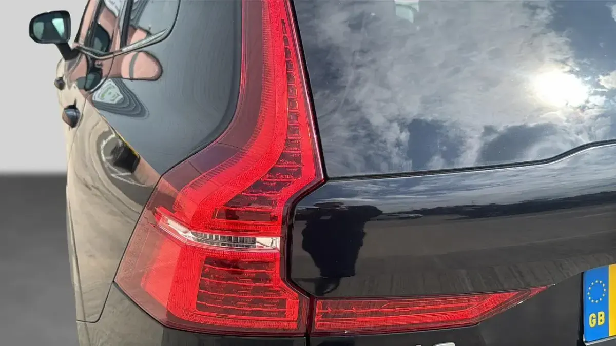 Used Volvo XC60 R-Design 247 HP (181 kW) 2020 Black SUV