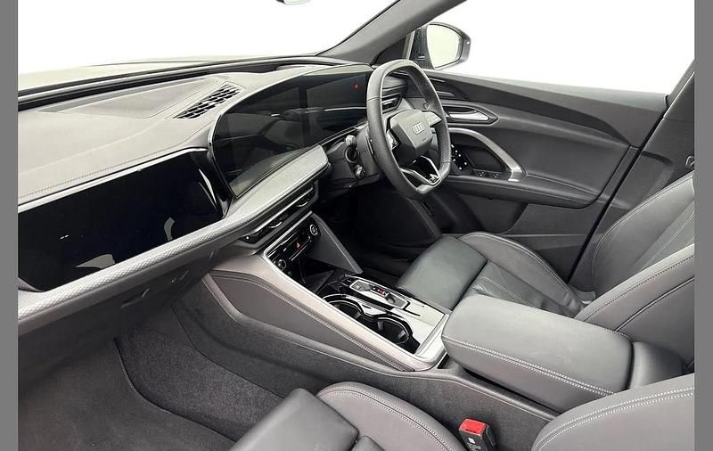 Used Audi Q5 S-Line 200 HP (147 kW) 2025 Black SUV