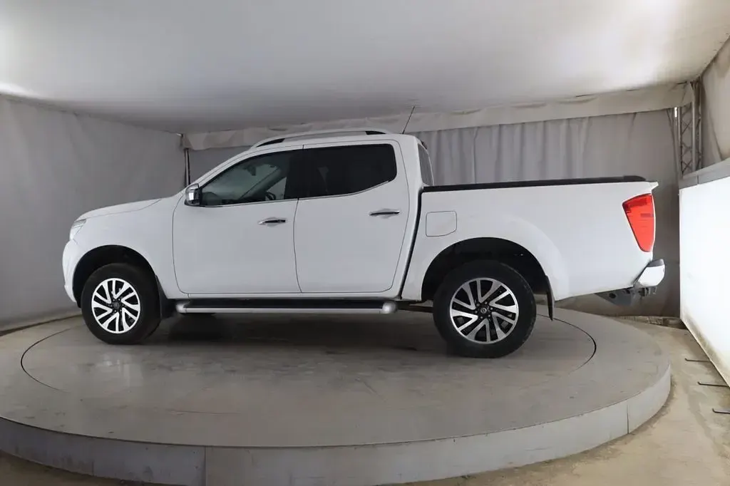 Used Nissan Navara Tekna 190 HP (139 kW) 2018 White Pickup