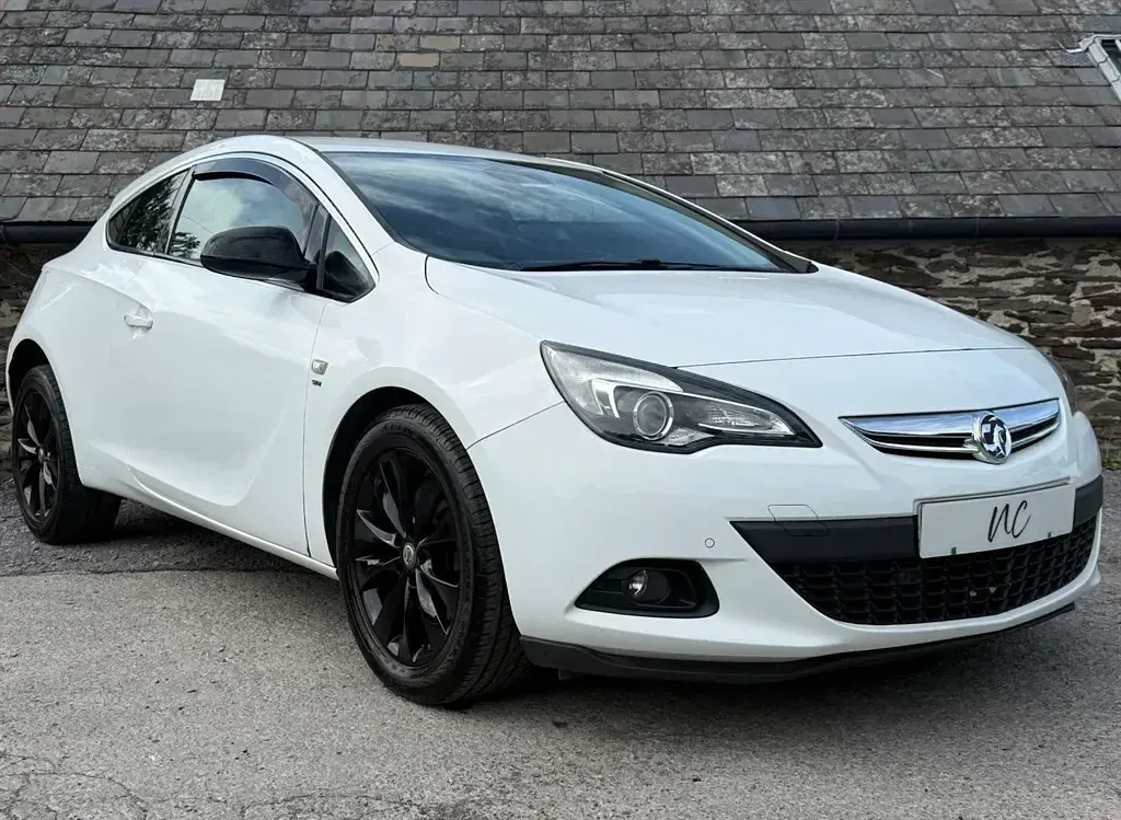 Used Vauxhall Astra GTC SRi 2014 White Coupe