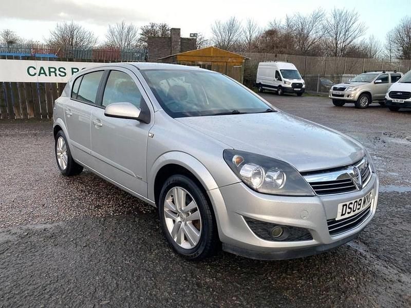 Used Vauxhall Astra 115 HP (84 kW) 2009 Silver Hatchback