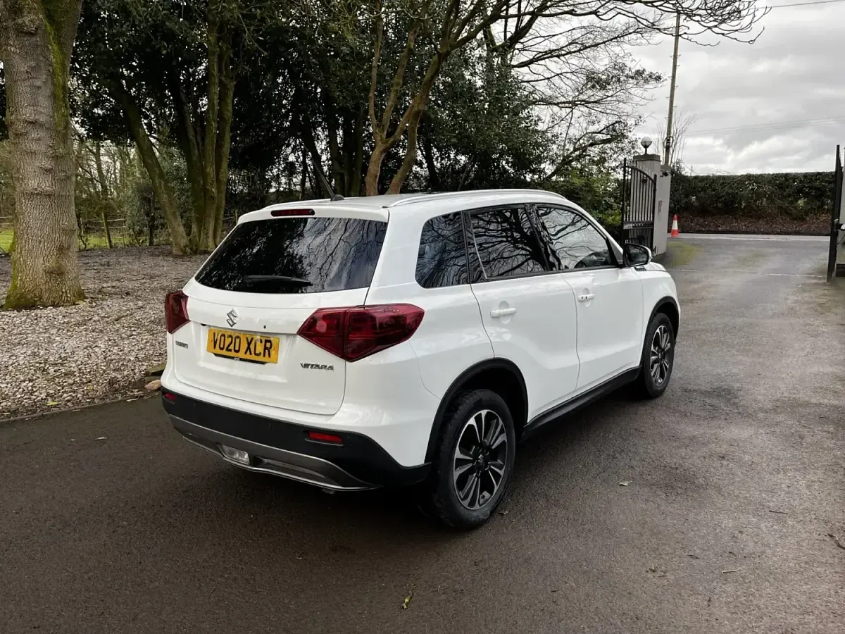 Używany Suzuki Vitara SZ5 140 KM (102 kW) 2020 Biały SUV