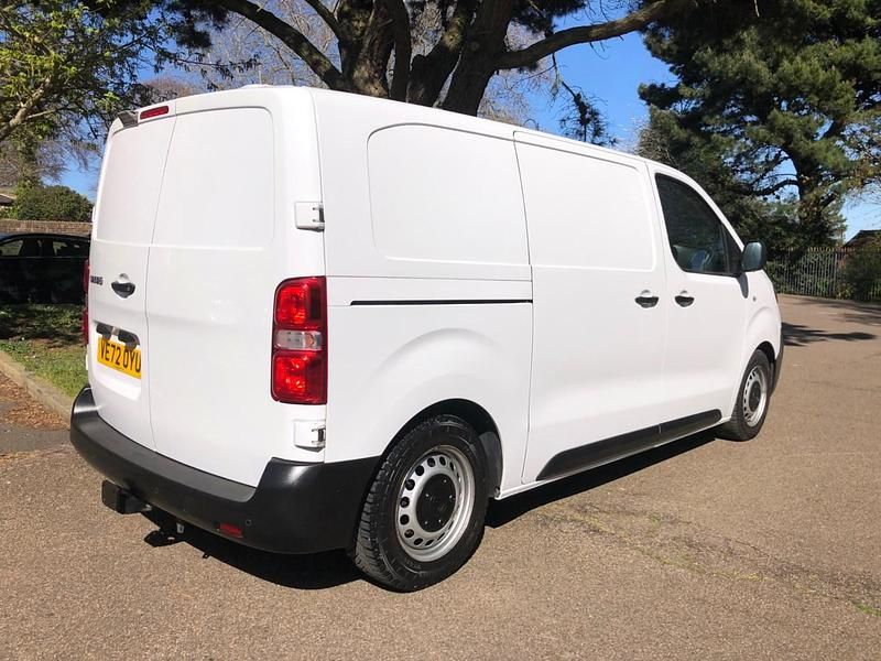 Used Vauxhall Vivaro 100 HP (73 kW) 2023 White MPV