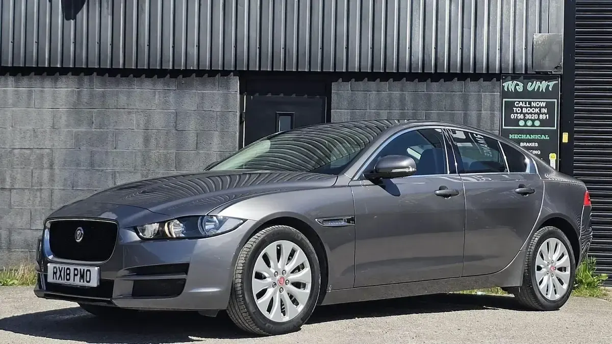 Used Jaguar XE Prestige 163 HP (119 kW) 2018 Grey Sedan