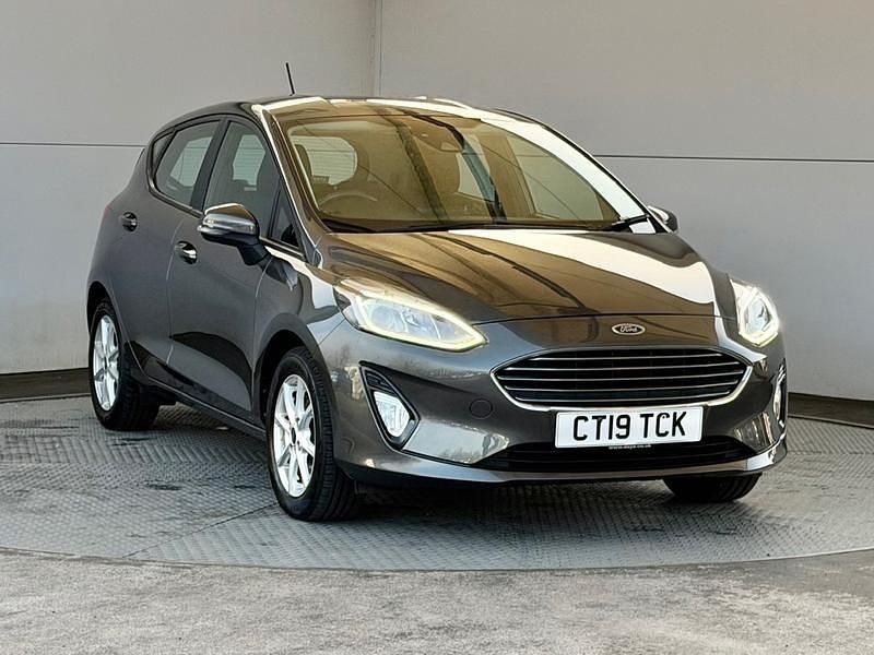 Used Ford Fiesta Zetec 100 HP (73 kW) 2019 Grey Hatchback