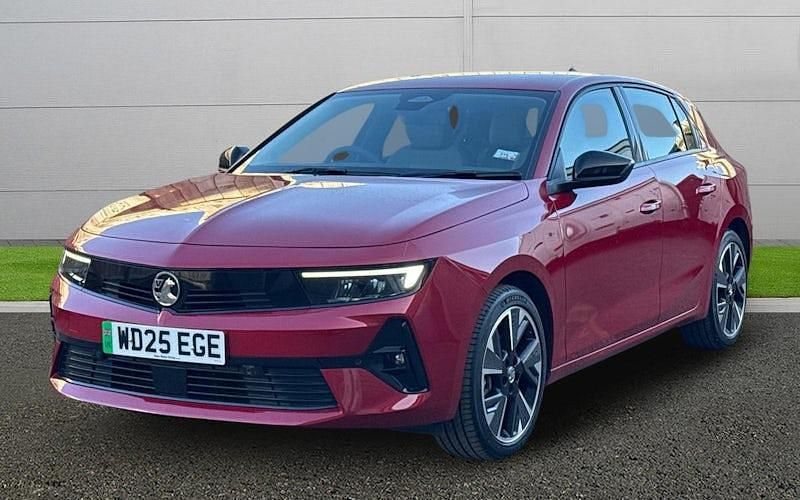 Usado Vauxhall Astra Design Edition 114 kW (156 CV) 2025 Rojo Utilitario