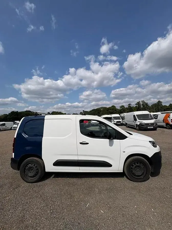 Used Citroën Berlingo 100 HP (73 kW) 2021 White MPV