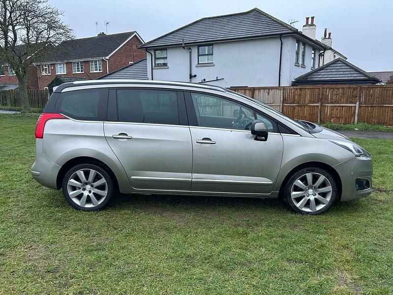Used Peugeot 5008 Allure 2015 Grey SUV