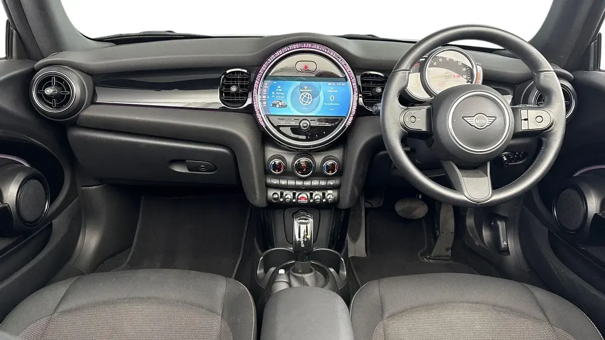 Second-hand Mini Cooper Classic 134 CP (98 kW) 2023 Negru Hatchback