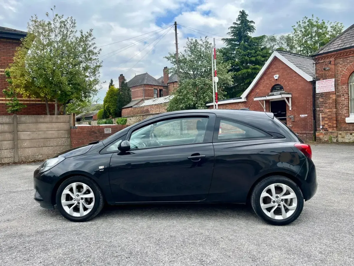 Second-hand Vauxhall Corsa 2016 Negru Hatchback