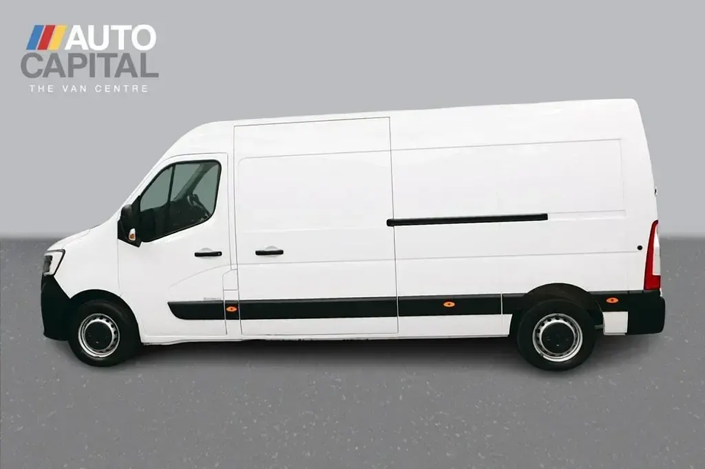 Used Renault Master Business 135 HP (99 kW) 2022 White MPV