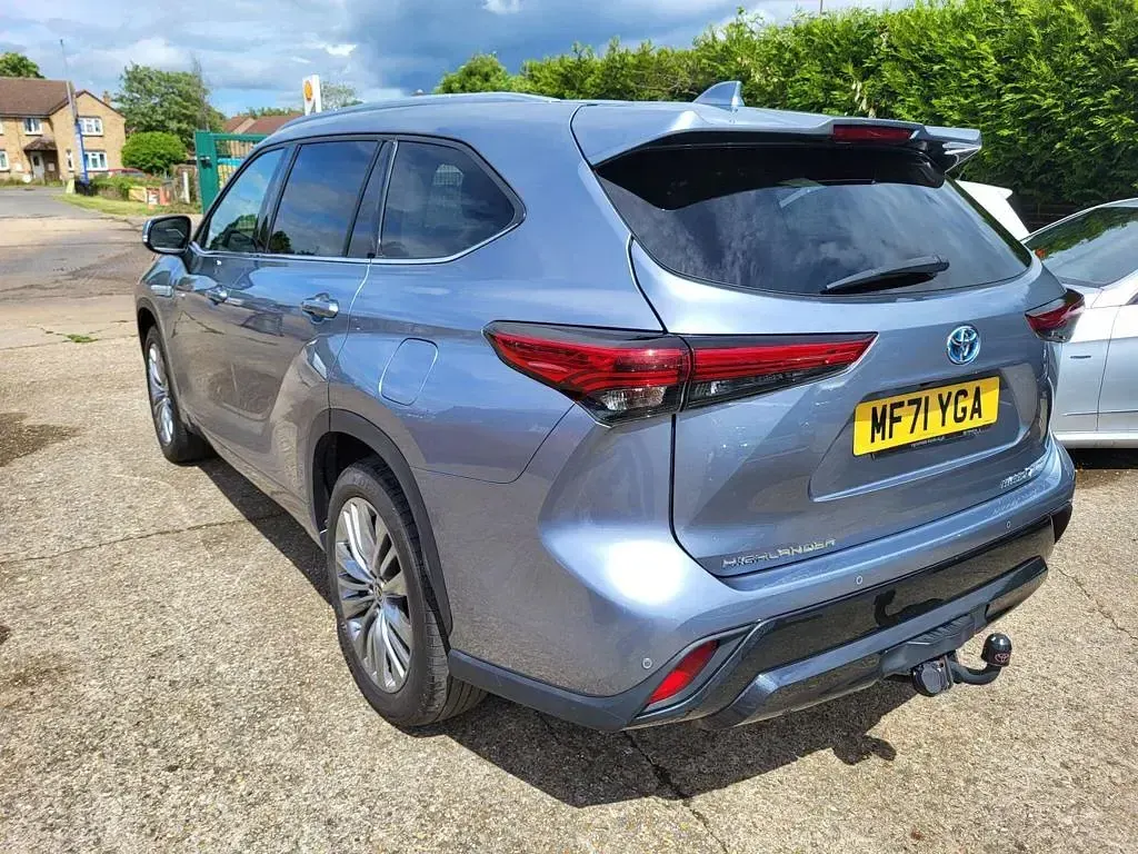 Used Toyota Highlander 243 HP (178 kW) 2021 Silver SUV