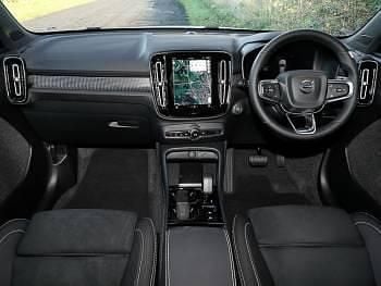 New Volvo XC40 Plus 163 HP (119 kW) 2025 White SUV