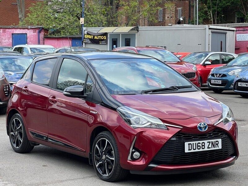 Red/black Used 2018 Toyota Yaris Hybrid Hatchback | £9,195 (Super price) - Image 1/4