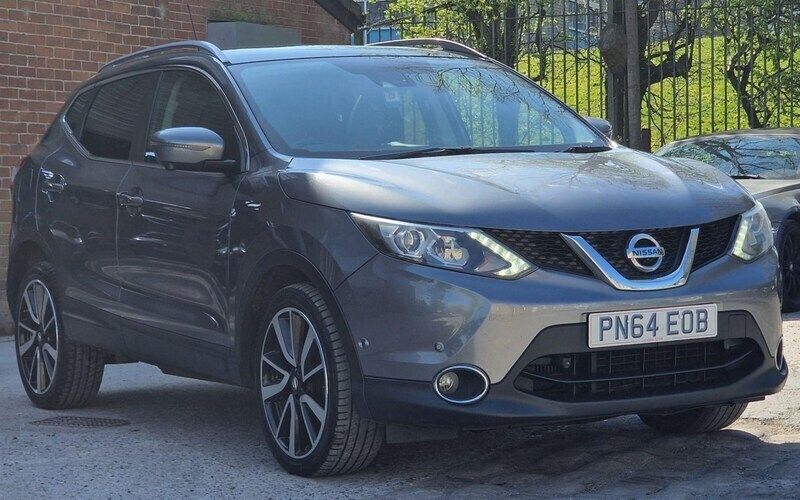 Grey Used 2014 Nissan Qashqai Tekna SUV | £6,850 (Fair price) - Image 1/4