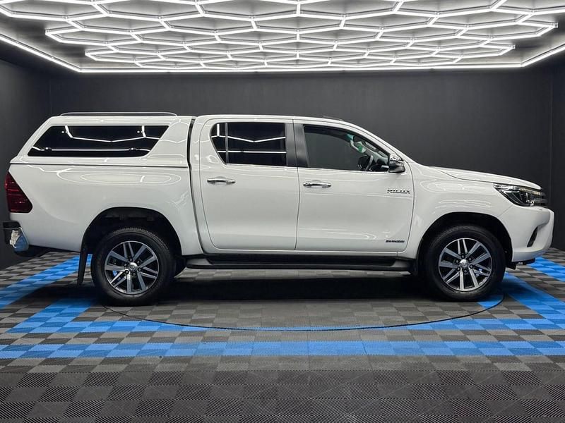 Used Toyota HiLux 150 HP (110 kW) 2020 White Pickup