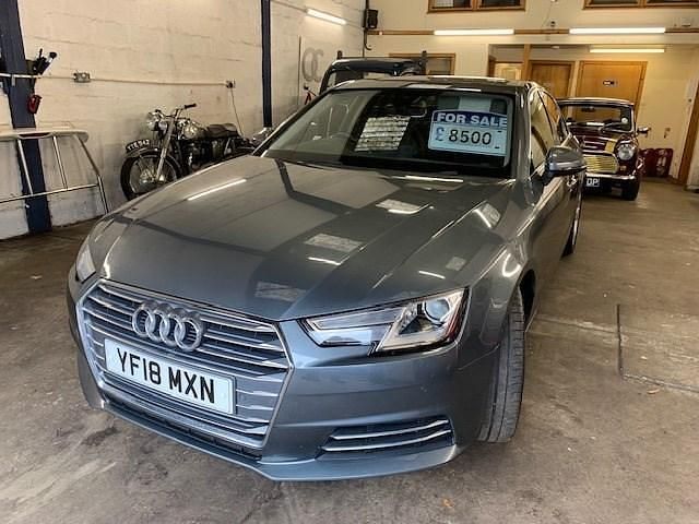 Begagnad Audi A4 Sport 150 HK (110 kW) 2018 Grå Sedan